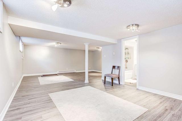 1018 Srigley St, House detached with 3 bedrooms, 2 bathrooms and 8 parking in Newmarket ON | Image 7