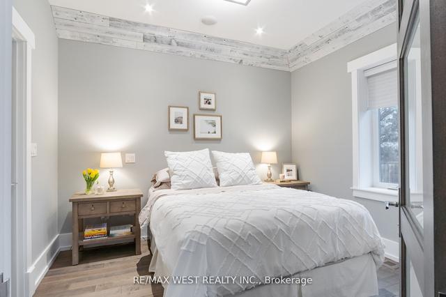 139 Springdale Blvd, House detached with 2 bedrooms, 3 bathrooms and 2 parking in Toronto ON | Image 5