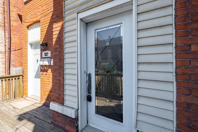 527 Barton Street E, House detached with 2 bedrooms, 2 bathrooms and 2 parking in Hamilton ON | Image 3