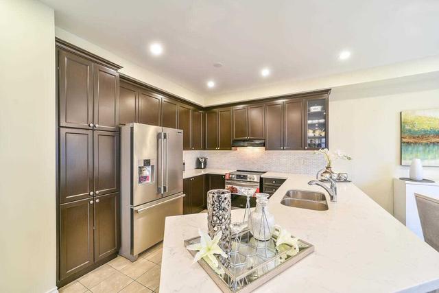 17 Jevins Clse, House detached with 4 bedrooms, 5 bathrooms and 6 parking in Brampton ON | Image 2