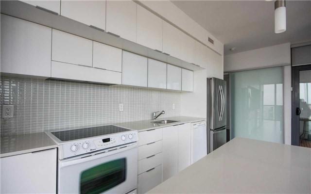 3906 - 110 Charles St E, Condo with 2 bedrooms, 2 bathrooms and 1 parking in Toronto ON | Image 4