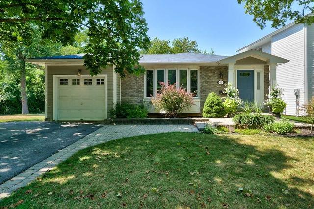 461 Maple Ave, House detached with 3 bedrooms, 2 bathrooms and 2 parking in Oakville ON | Image 2