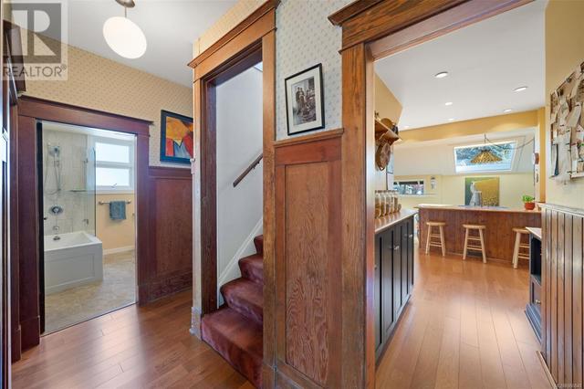 3127 Fifth St, House detached with 6 bedrooms, 3 bathrooms and 2 parking in Victoria BC | Image 15