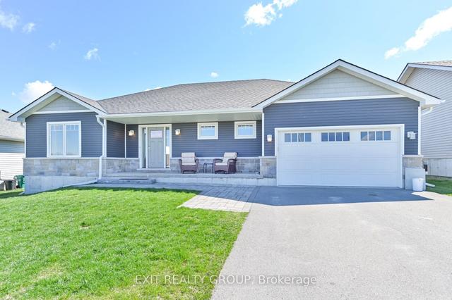 25 Meagan Lane, House detached with 2 bedrooms, 3 bathrooms and 6 parking in Quinte West ON | Image 1