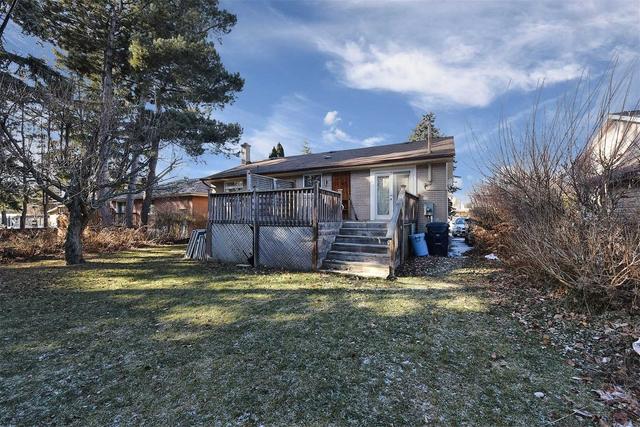 19 Brookwood Crt, House detached with 3 bedrooms, 2 bathrooms and 5 parking in Toronto ON | Image 11