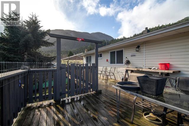 261 Ambleside Dr, House detached with 4 bedrooms, 2 bathrooms and 2 parking in Sayward BC | Image 10