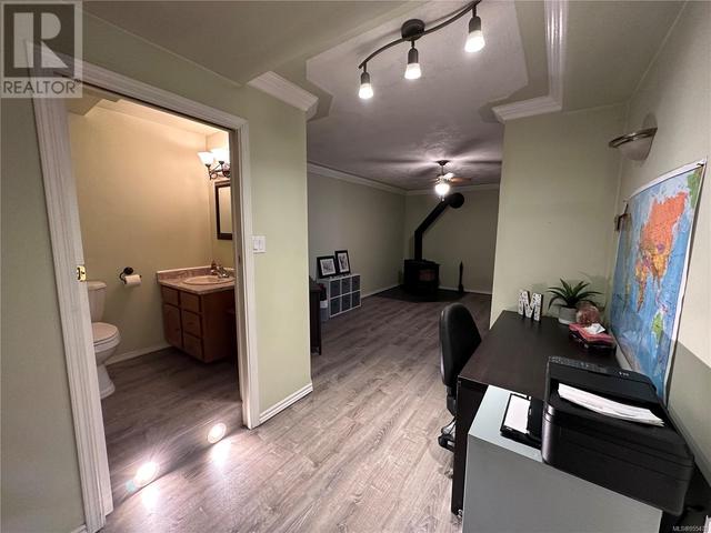 Family room wide angle - Lower floor | Image 32