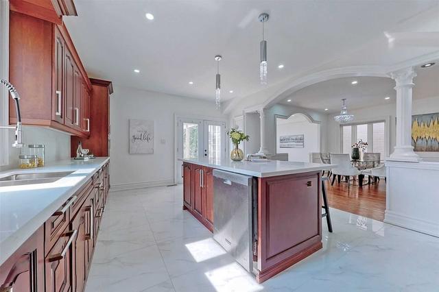 18 Commonwealth Ave, House detached with 5 bedrooms, 5 bathrooms and 6 parking in Toronto ON | Image 9