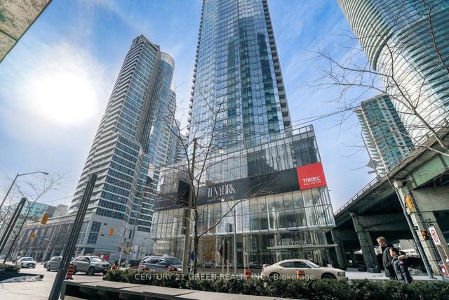 5502 - 10 York St, Condo with 1 bedrooms, 2 bathrooms and 0 parking in Toronto ON | Image 1