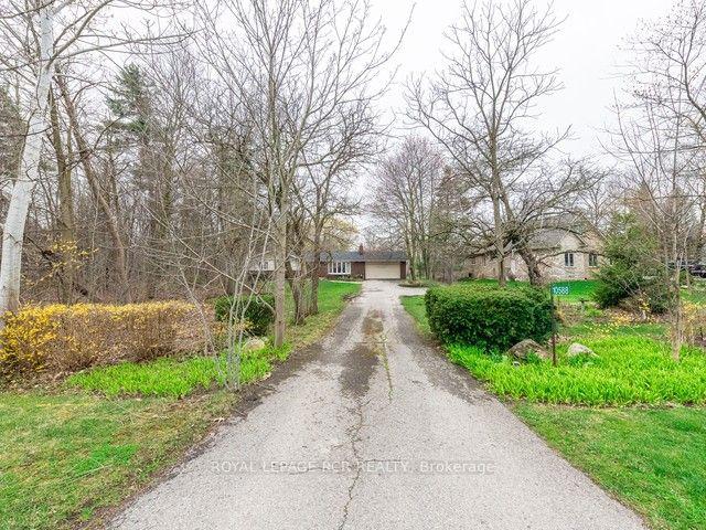 10588 Eighth Line, House detached with 3 bedrooms, 2 bathrooms and 10 parking in Halton Hills ON | Image 22