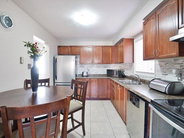 80 Muirland Cres, House detached with 3 bedrooms, 2 bathrooms and 4 parking in Brampton ON | Image 8
