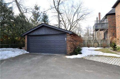 upper - 27 Whitehall Rd, House detached with 3 bedrooms, 2 bathrooms and 1 parking in Toronto ON | Image 12