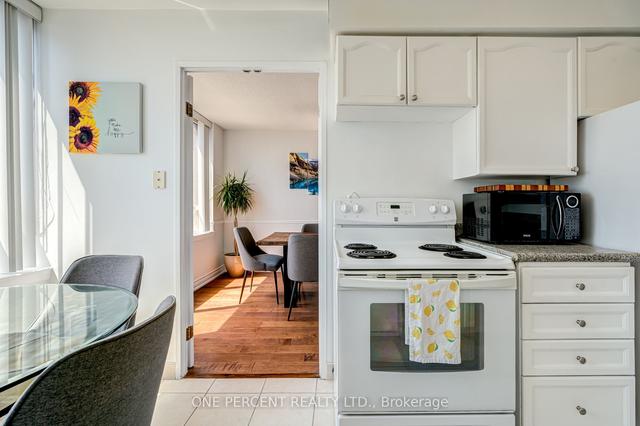 2507 - 633 Bay St, Condo with 2 bedrooms, 2 bathrooms and 0 parking in Toronto ON | Image 9