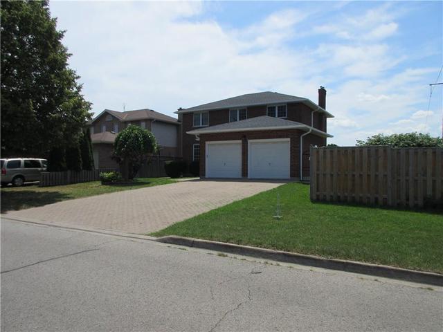 19 West Farmington Drive, House detached with 4 bedrooms, 4 bathrooms and 2 parking in St. Catharines ON | Image 2