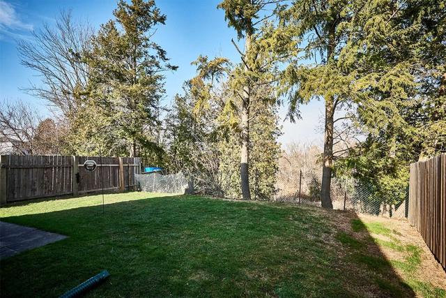 10 Hailey Crt, House attached with 3 bedrooms, 2 bathrooms and 3 parking in Clarington ON | Image 9