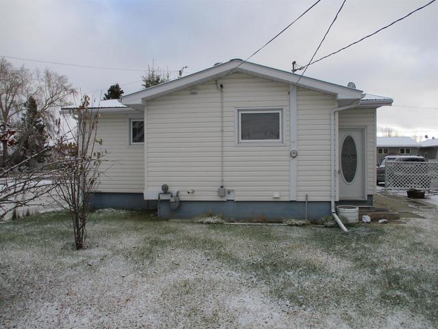 406 - 3rd Street Ne, House detached with 3 bedrooms, 1 bathrooms and 2 parking in Manning AB | Image 2