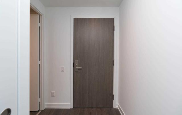 1807 - 161 Roehampton Ave, Condo with 2 bedrooms, 2 bathrooms and 1 parking in Toronto ON | Image 2