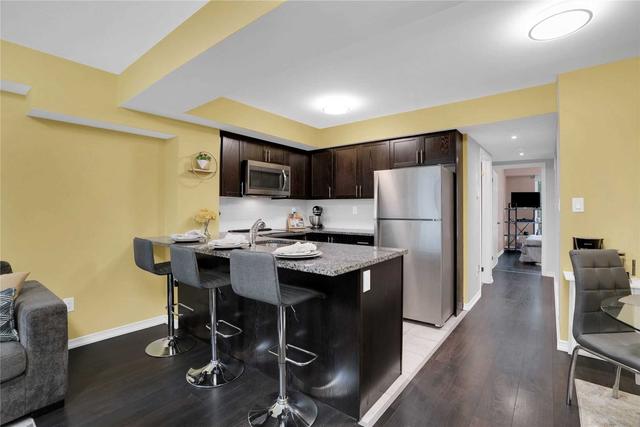 103 - 3 Applewood Lane W, Townhouse with 2 bedrooms, 1 bathrooms and 1 parking in Toronto ON | Image 2