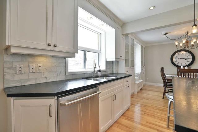 2058 Redan Dr, House detached with 3 bedrooms, 2 bathrooms and 7 parking in Mississauga ON | Image 6