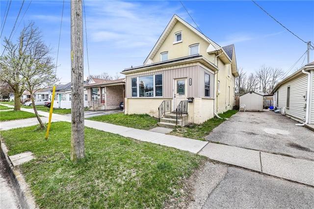133 Bruce Street, House detached with 4 bedrooms, 1 bathrooms and null parking in Brantford ON | Image 3