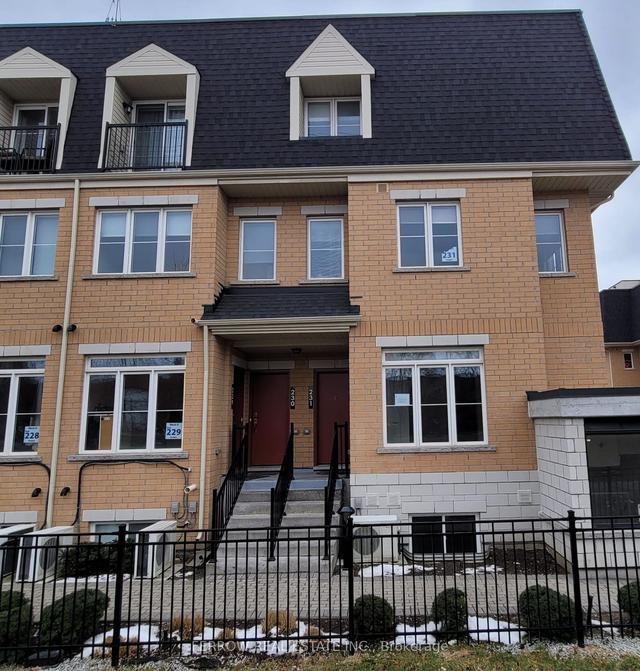 127 - 380 Hopewell Ave, Townhouse with 1 bedrooms, 2 bathrooms and 1 parking in Toronto ON | Image 1