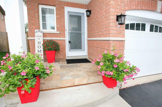 31 Milkweed Cres, House semidetached with 3 bedrooms, 2 bathrooms and 3 parking in Brampton ON | Image 12