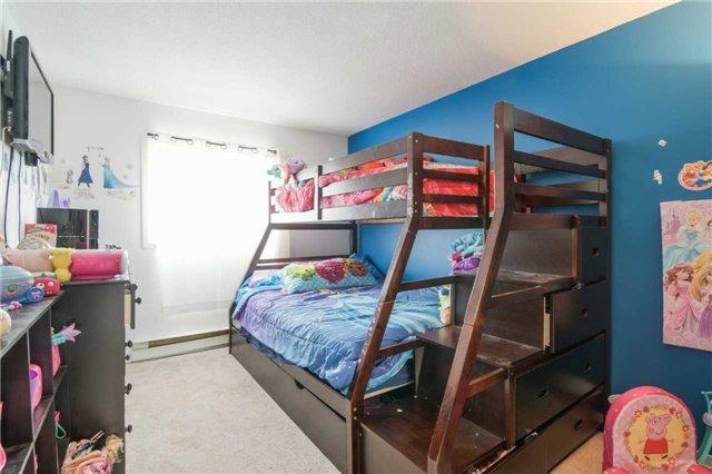 19 Mccallum Crt, Townhouse with 3 bedrooms, 2 bathrooms and 2 parking in Brampton ON | Image 10