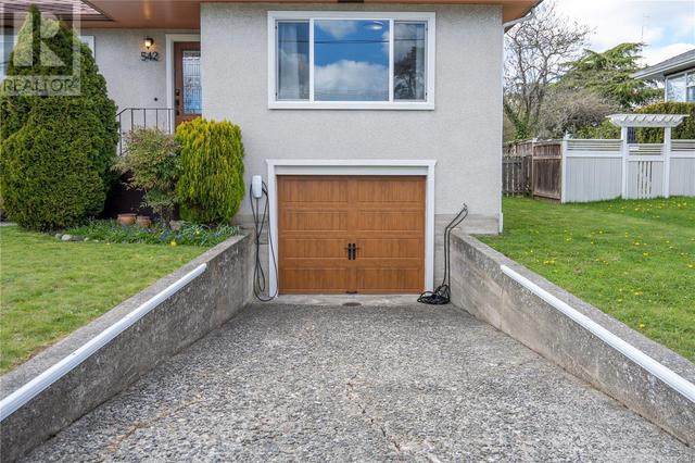 542 Joffre St, House detached with 4 bedrooms, 2 bathrooms and 1 parking in Esquimalt BC | Image 43