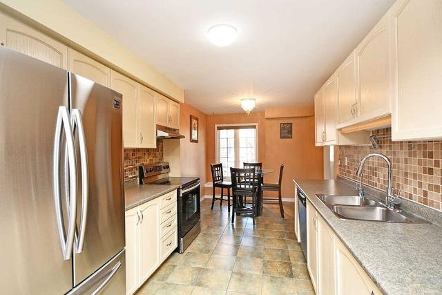 30 Edenfield St, House attached with 3 bedrooms, 3 bathrooms and 3 parking in Brampton ON | Image 2