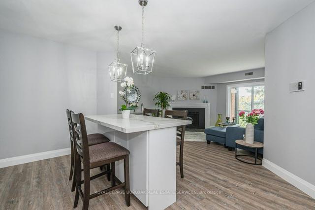 33 - 3085 Kingsway Dr, Condo with 2 bedrooms, 1 bathrooms and 1 parking in Kitchener ON | Image 5