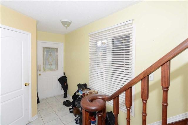 7 Kimberley Cres, Townhouse with 3 bedrooms, 4 bathrooms and 2 parking in Brampton ON | Image 3