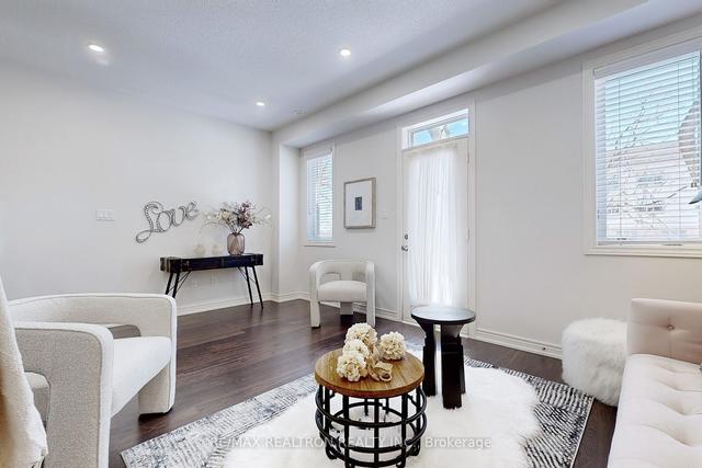 88 Roy Grove Way, Townhouse with 3 bedrooms, 3 bathrooms and 2 parking in Markham ON | Image 3