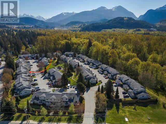 102 - 39920 Government Road, House attached with 3 bedrooms, 2 bathrooms and 3 parking in Squamish BC | Image 2