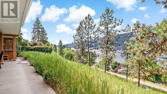 2188 Bennett Road, House detached with 4 bedrooms, 3 bathrooms and 4 parking in Kelowna BC | Image 3
