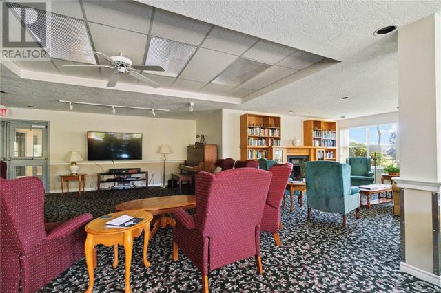 301 - 1485 Garnet Rd, Condo with 1 bedrooms, 1 bathrooms and null parking in Saanich BC | Image 26
