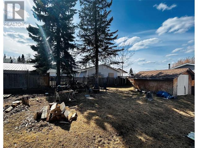 72 Sukunka Place, House detached with 4 bedrooms, 2 bathrooms and null parking in Tumbler Ridge BC | Image 14