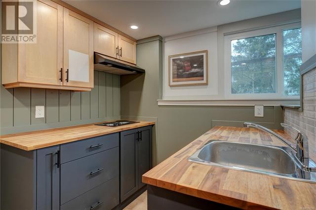 1607 Wycliffe Pl, House detached with 5 bedrooms, 3 bathrooms and 4 parking in Saanich BC | Image 18
