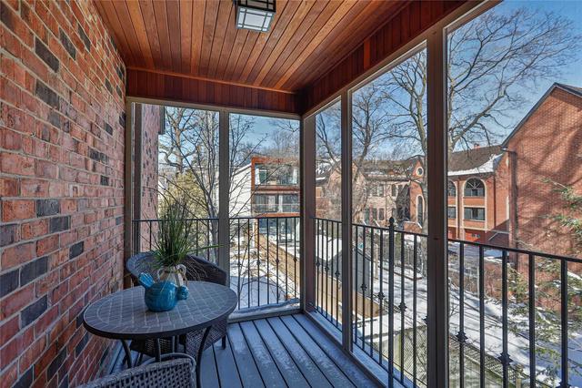 35f Spruce St, House attached with 2 bedrooms, 3 bathrooms and 2 parking in Toronto ON | Image 22