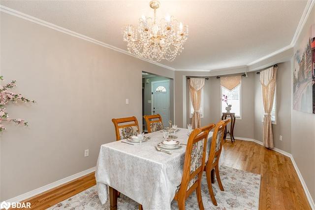 18 Twiss Drive, House detached with 3 bedrooms, 2 bathrooms and 4 parking in Barrie ON | Image 3