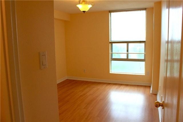 803 - 15 Kensington Rd, Condo with 2 bedrooms, 1 bathrooms and 1 parking in Brampton ON | Image 13
