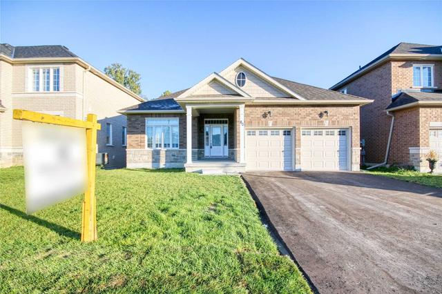 80 Alcorn Dr, House detached with 2 bedrooms, 2 bathrooms and 4 parking in Kawartha Lakes ON | Image 1