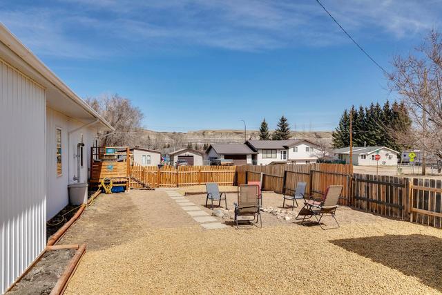 1605 4 Avenue Sw, House detached with 4 bedrooms, 3 bathrooms and 2 parking in Drumheller AB | Image 36