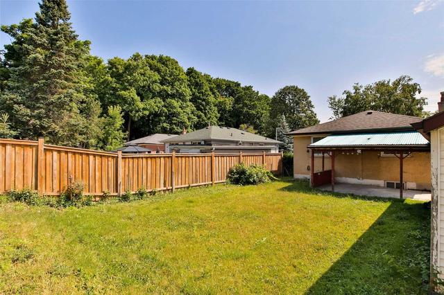 135 Lord Roberts Dr, House detached with 3 bedrooms, 1 bathrooms and 5 parking in Toronto ON | Image 10
