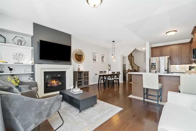 86 Lorenzo Circ, House attached with 3 bedrooms, 4 bathrooms and 3 parking in Brampton ON | Image 3