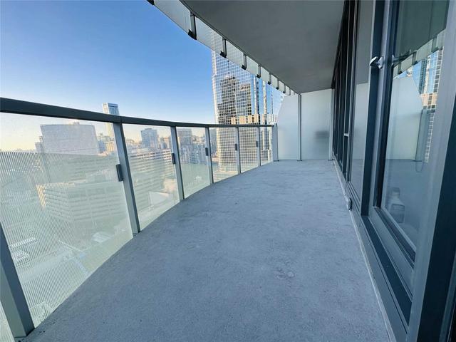 2009 - 197 Yonge St, Condo with 3 bedrooms, 2 bathrooms and 1 parking in Toronto ON | Image 14