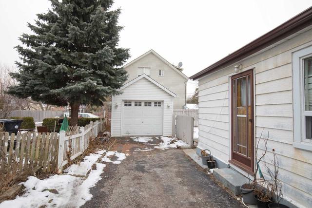 27 Elizabeth St N, House detached with 3 bedrooms, 2 bathrooms and 5 parking in Brampton ON | Image 18