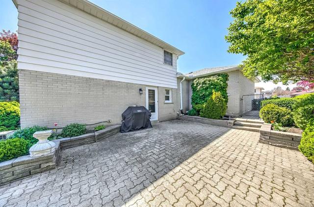 17 Dolly Varden Blvd, House detached with 4 bedrooms, 2 bathrooms and 4 parking in Toronto ON | Image 10