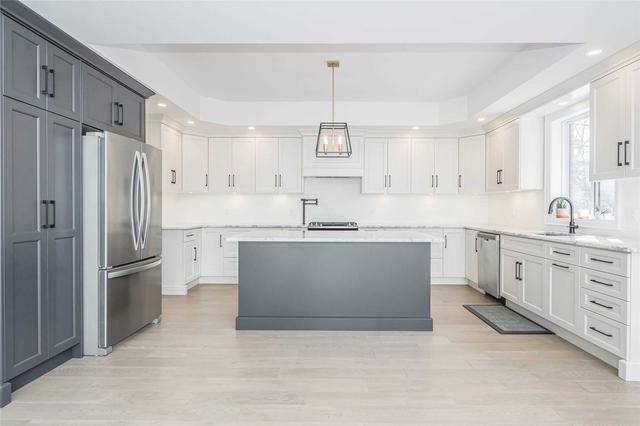 79 Mary St, House detached with 5 bedrooms, 4 bathrooms and 4 parking in Guelph ON | Image 2