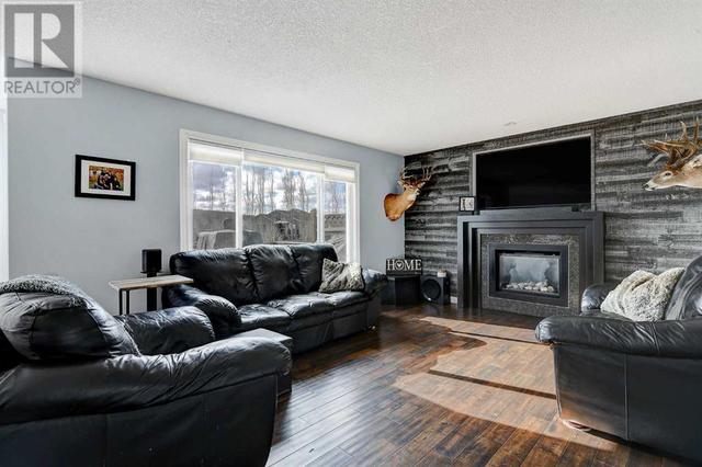 10909 O'brien Crescent, House detached with 4 bedrooms, 3 bathrooms and 6 parking in Grande Prairie AB | Image 2