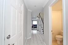 77 Brisbane Crt, Townhouse with 3 bedrooms, 4 bathrooms and 1 parking in Brampton ON | Image 3